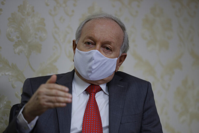 Cobranças irregulares de contas autoriza reconhecer danos morais causados por Águas de Manaus