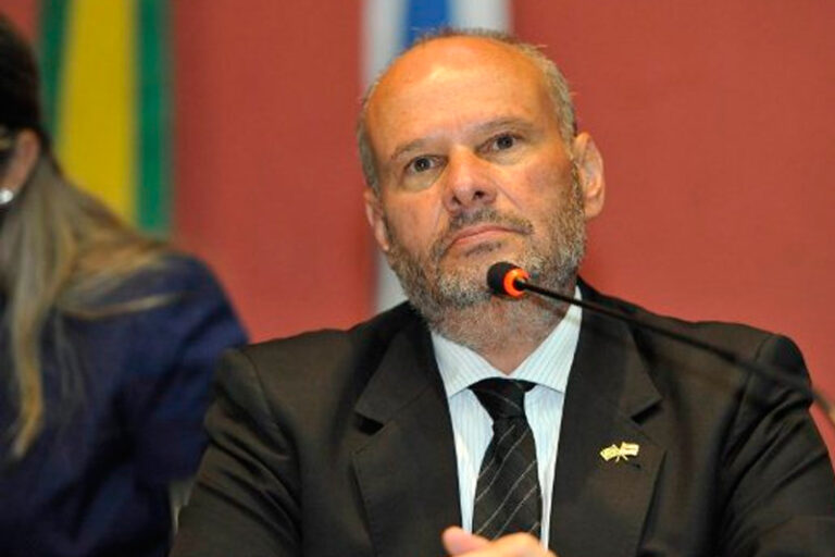 Conselheiro suspende edital de concorrência pública da Câmara Municipal de Manaus