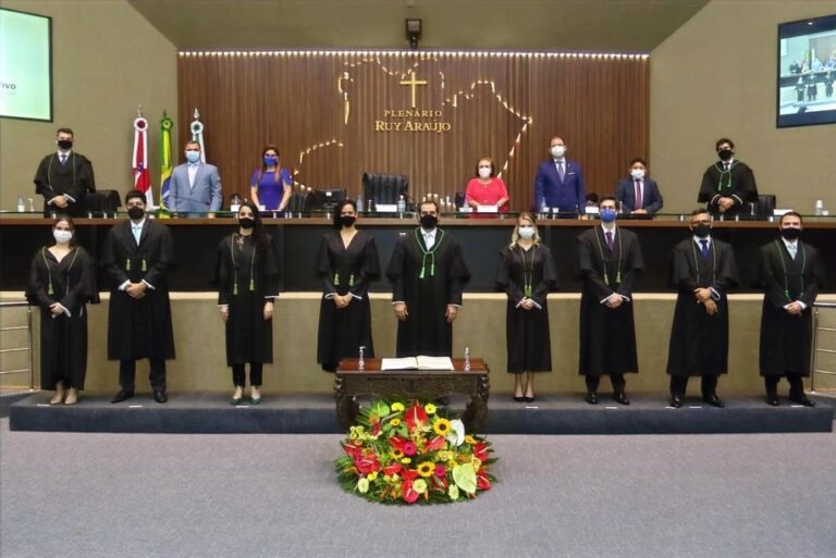 Defensoria Pública do AM anuncia concurso em dia de posse de novos membros