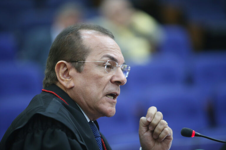 Tribunal do Amazonas reitera que não é competente para o julgamento de Prefeito de Parintins