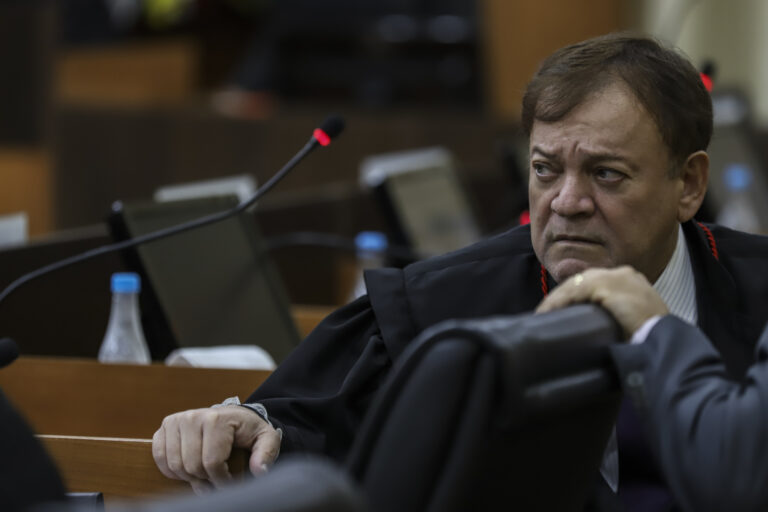 Para o TJAM existe relação consumerista entre segurado e seguradora por carro roubado e não quitado