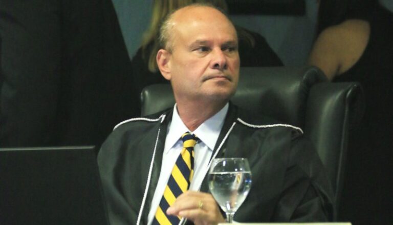 Prefeito de Boa Vista do Ramos é notificado pelo TCE/AM por possíveis irregularidades em nomeações