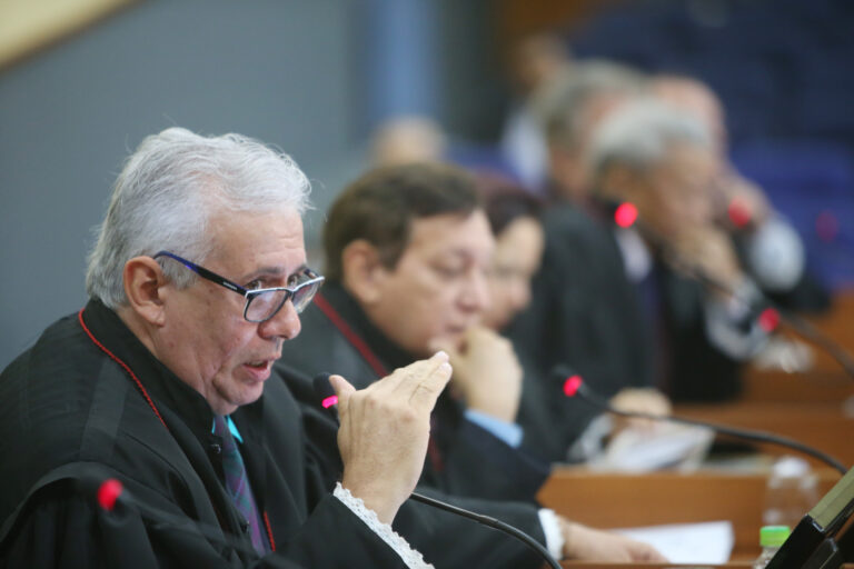 No direito penal, a gerência do tempo em favor do réu não se dá pela projeção do Juiz