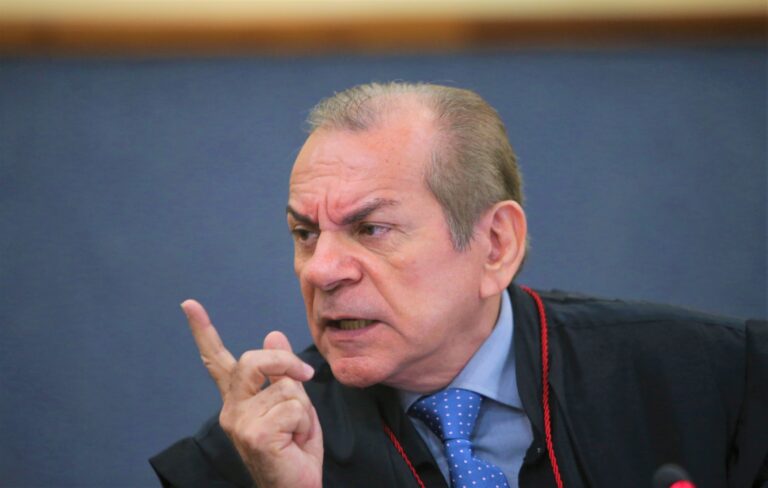 Não cabe habeas corpus para debater omissão quanto aos abusos sexuais de filho, firma TJAM