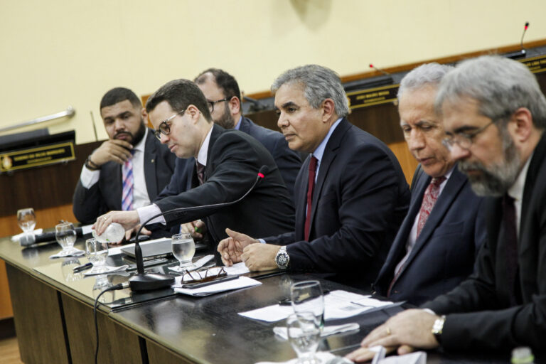 Maioridade cessa a presunção da necessidade de alimentos e surge o dever de provar, define TJAM