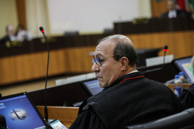 Aposentado que pretende receber parcela a que fez jus na ativa deve observar prazos