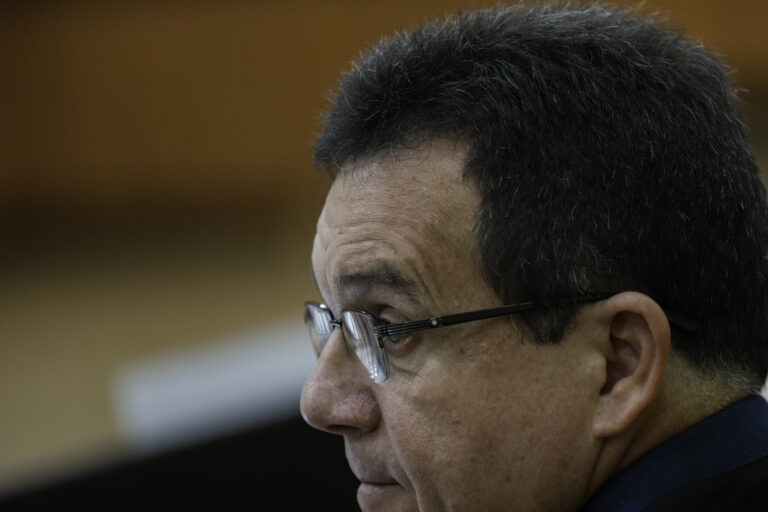 Perda auditiva bilateral implica em aposentadoria por invalidez, julga Tribunal do Amazonas