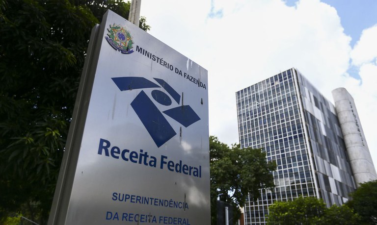 AGU impede a posse de candidatos que fraudaram concurso da Receita Federal