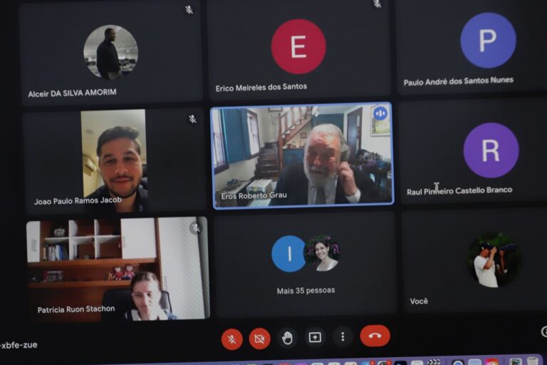 Professor Eros Grau ministra palestra pela Escola de Aperfeiçoamento do Servidor