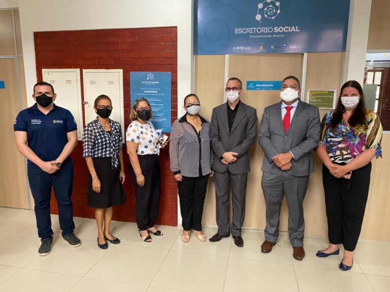 Juízes do Grupo de Monitoramento do Amazonas realizam visita técnica ao Escritório Social da SEAP