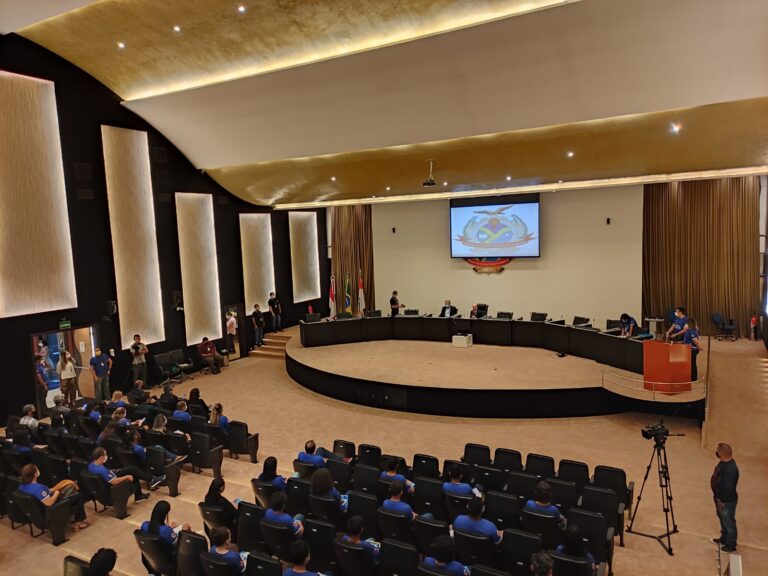 TCE-AM empossa ‘alunas ouvidoras’ e inicia ciclo de formações para as estudantes