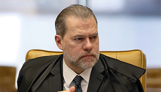 O Plenário do STF realiza sessão de encerramento do semestre.