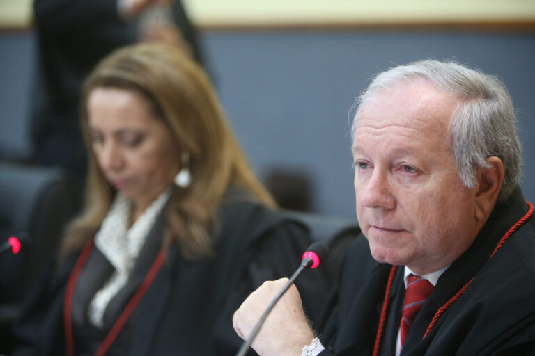 Justiça decide que reintegração funcional ao serviço de endemias em Manaus exige requisitos legais