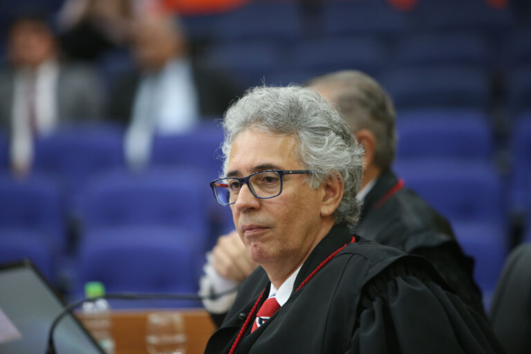 TJAM diz que conduta contraditória de consumidor com uso de benefícios do cartão afasta ilícito