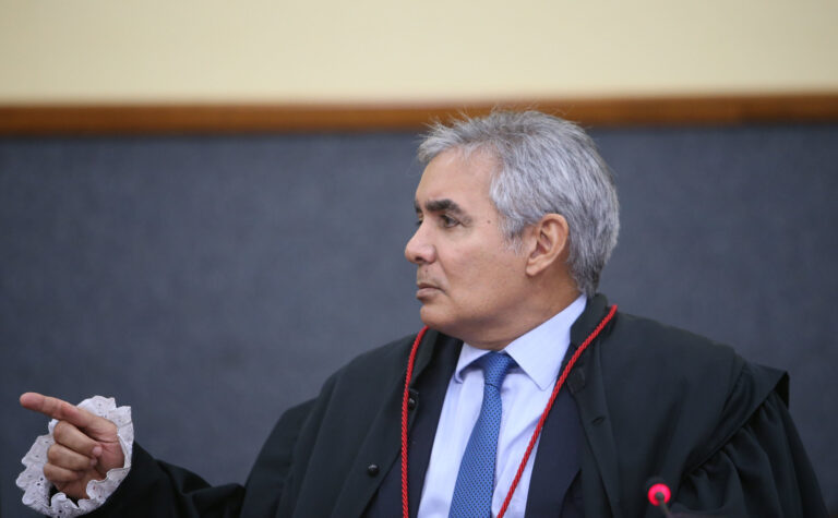 DPE-AM intervém e Pascarelli diz que juiz não pode suprimir nome de casada sem anuência da autora