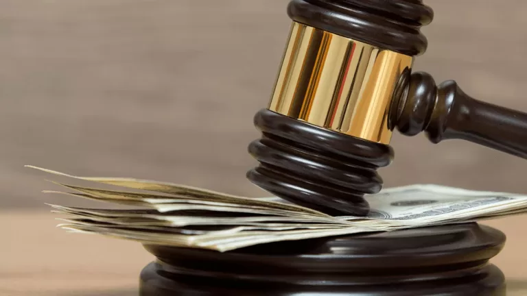 No DF, Santander é condenado por cobrar dívida de pessoa desconhecida durante dois anos