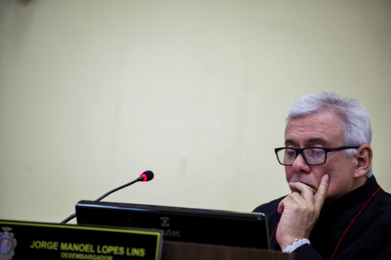 Cabe ao flagranteado na posse de carro roubado em Manaus provar desconhecer origem ilícita do bem