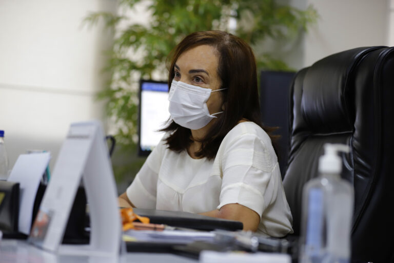 Vânia Maria diz que só seria possível professor acumular cargo público com cargo técnico