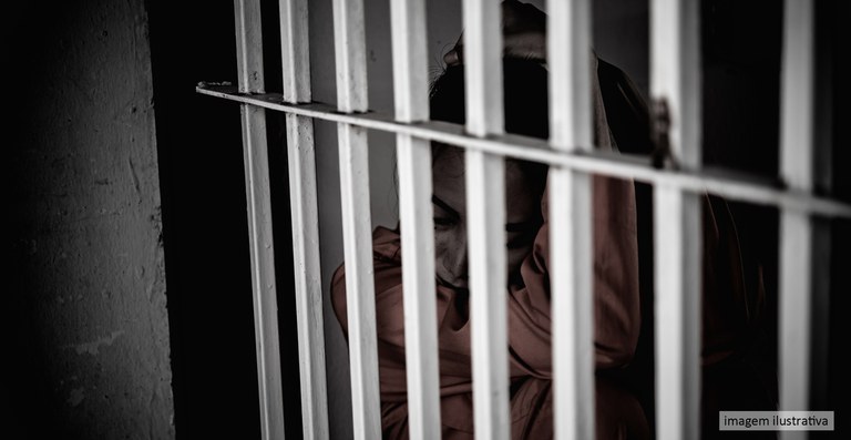 Mulher é condenada a 18 anos de prisão por feminicídio de companheira em Santa Maria-DF