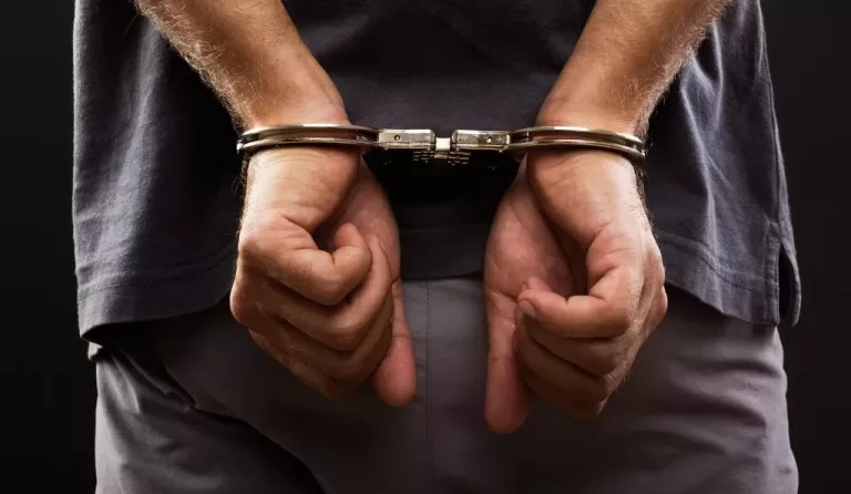 Stalker que divulgava nudes da ex-mulher é preso e encaminhado à custódia