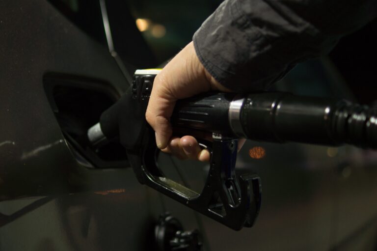 Posto de gasolina em Águas Claras-DF é condenado por erro em abastecimento de caminhão