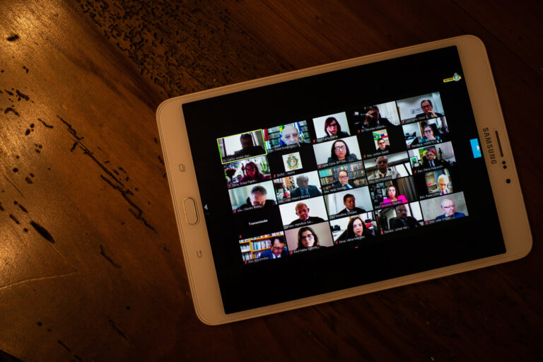 Prazo para o TCE-AM anular ato de aposentadoria é de 5 anos, gerando decadência se ultrapassado