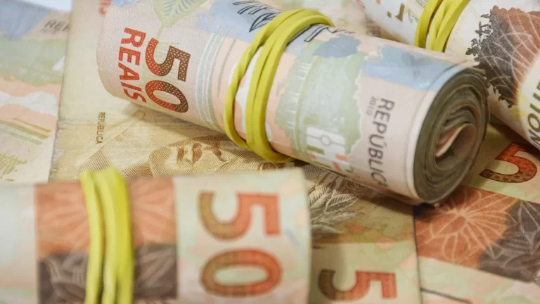 Município de Coari deve indenizar servidor em R$5.000 reais por não pagamento de remuneração mensal