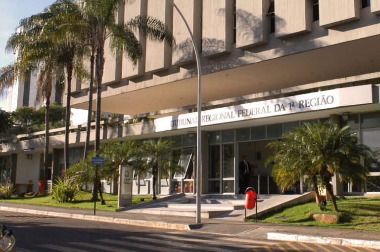 TRF1 nega recurso da Universidade Federal do Acre sobre descontos em proventos de aposentadoria