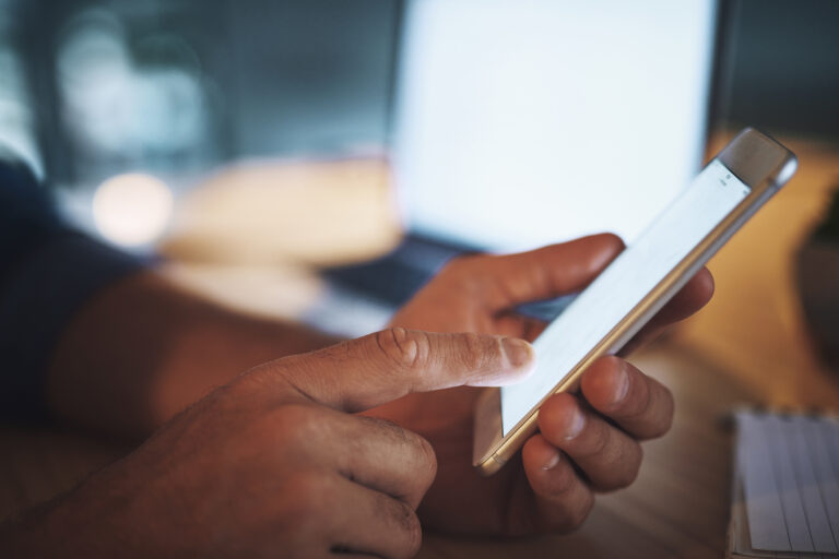 Operadora de Celular é condenada em R$ 5 mil por não provar contrato de serviço de cliente