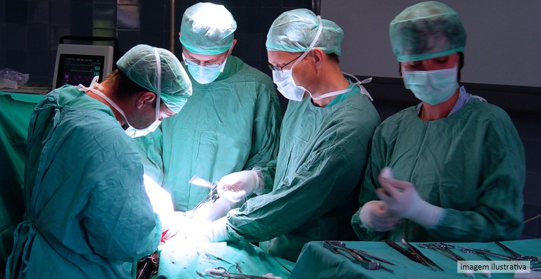 Plano de saúde é obrigado a liberar procedimento médico para paciente após complicações pós-cirúrgicas