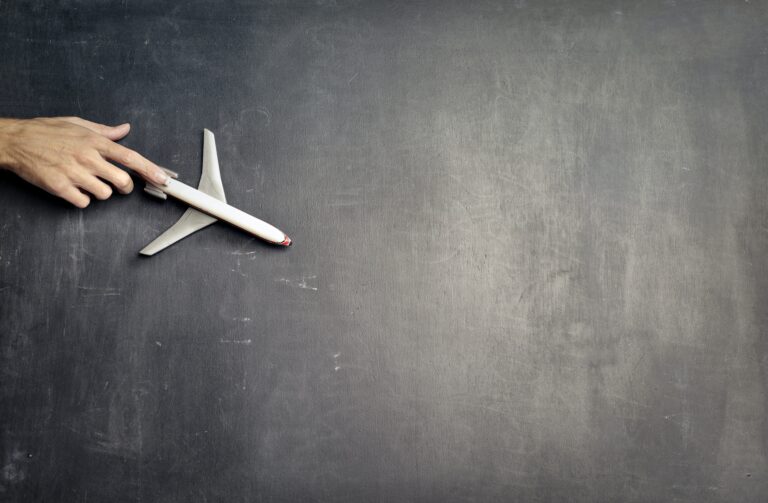 Azul Linhas Aéreas deve indenizar passageiro por atraso de 25 horas em voo de Tabatinga