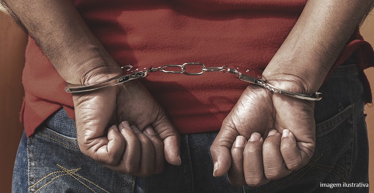 Distrito Federal deve indenizar homem que foi preso no lugar do irmão