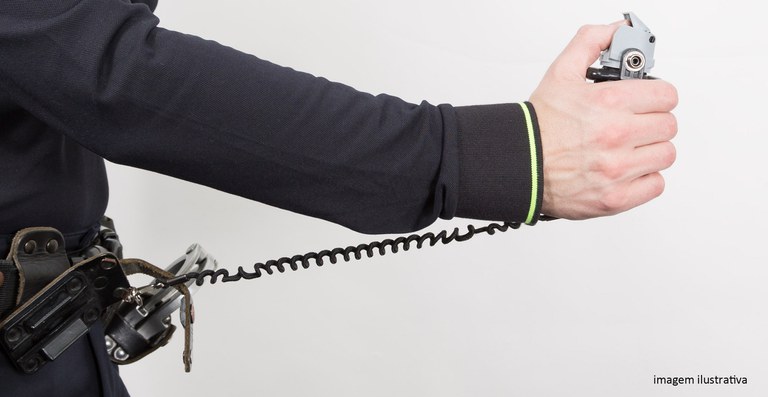 Distrito Federal é condenado a indenizar mulher por excesso em abordagem policial