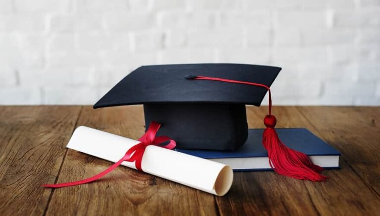 Aluno que foi impedido de colar grau será indenizado por universidade