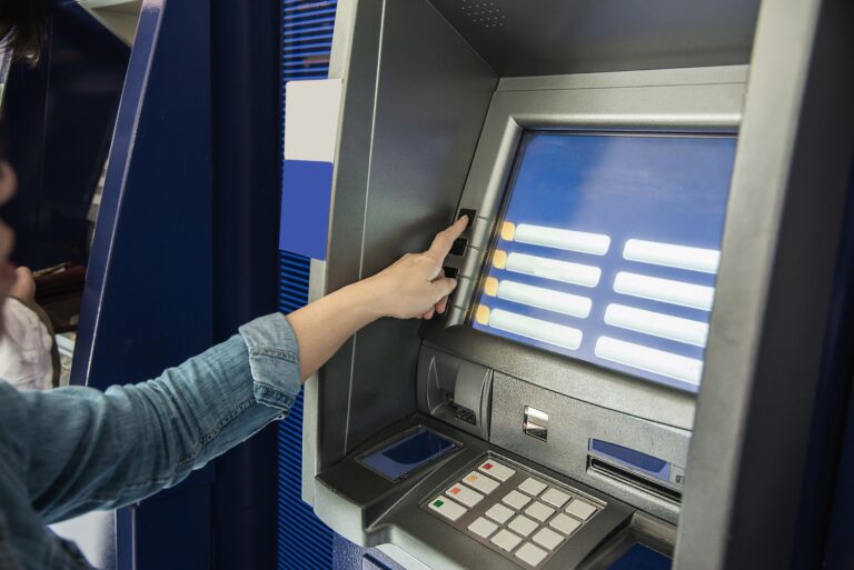 Em Manaus, Banco Pan S.A deve indenizar idosa em R$10 mil por contrato fraudulento