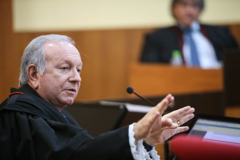 Prova de que pagou décimo terceiro a servidor temporário é da Administração, julga TJAM