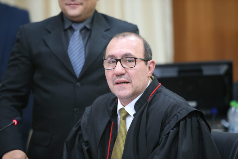 Manaus: Candidato autodeclarado pardo obtém liminar para manter classificação em concurso