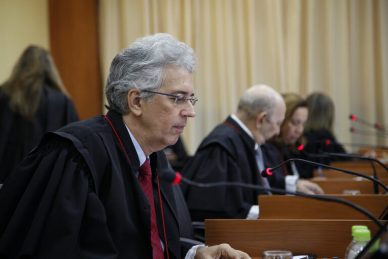 Vícios na motivação administrativa em concurso autorizam intervenção judicial no Amazonas