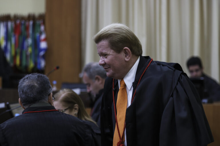 Justiça anula ação penal por tráfico de drogas  com provas obtidas em busca pessoal irregular