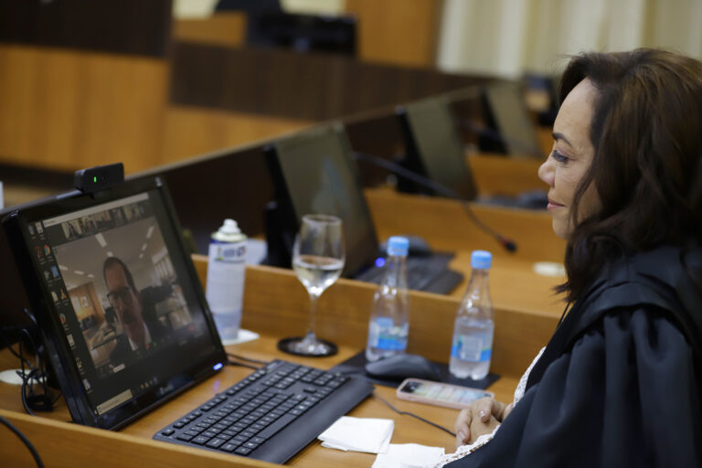 TJAM mantém condenação de professor que induzia menor a assistir cenas eróticas em escola