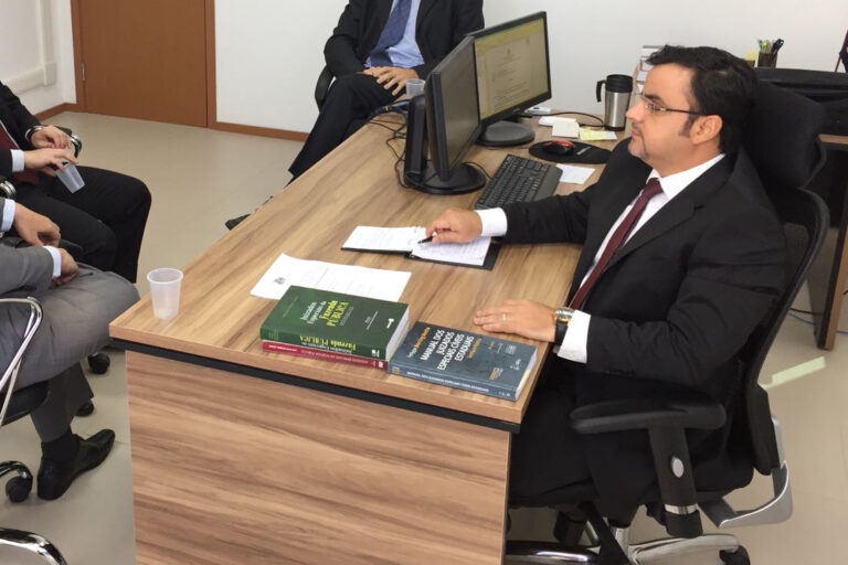 Juiz manda que operadora de saúde saia da inércia e autorize cirurgia de natureza urgente