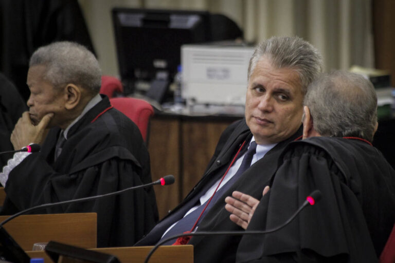 Tribunal nega anular sentença que mandou indenizar famílias de vítimas de queda de avião em Manaus