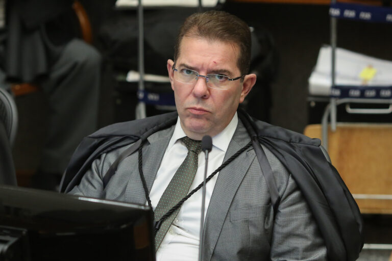 STJ: juiz viola sistema acusatório ao decretar prisão preventiva quando MP pede só medidas cautelares