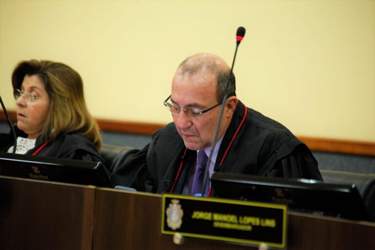 Servidor que alega omissão em promoção na carreira deve demonstrar afronta à lei