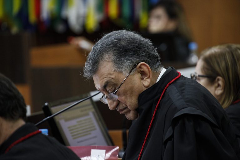 Defensor impetra mandado de segurança e faz garantir exercício de suas prerrogativas