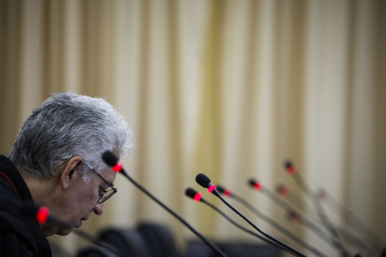 Banco que indevidamente reinseriu gravame em veículo é obrigado a indenizar em Manaus