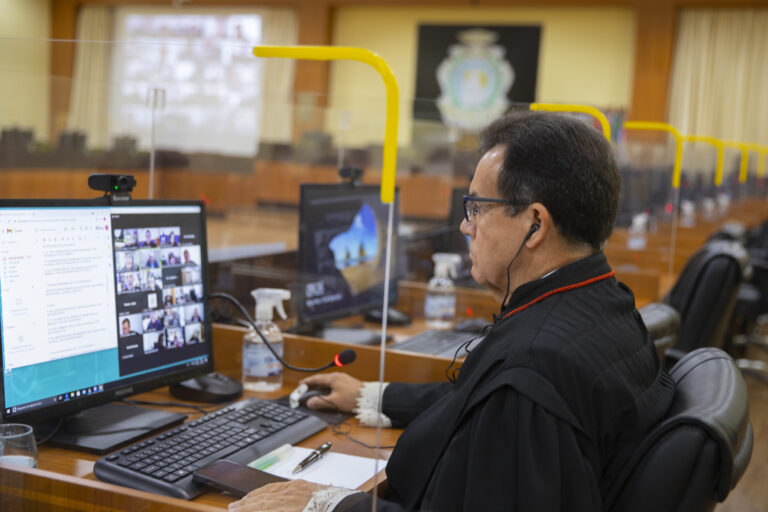 Para que haja relação jurídica, não basta o contrato, importa que esteja inteligível ao contratante