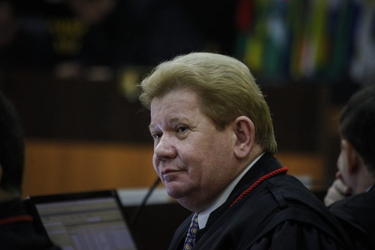 Flagrante sem vícios com apreensão de pornografia infantil não permite absolvição