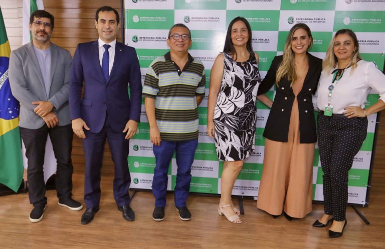 DPE-AM dá posse a três novos servidores concursados