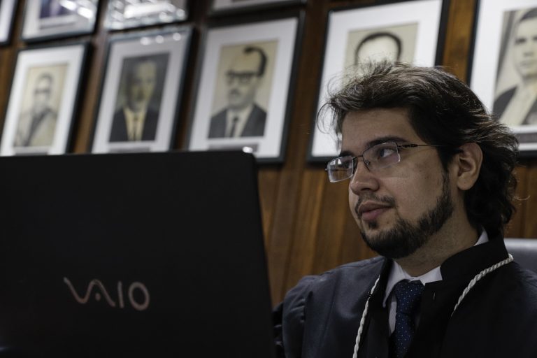 Não se pode fazer tábula rasa de venda casada que ofende o consumidor, fixa Juiz